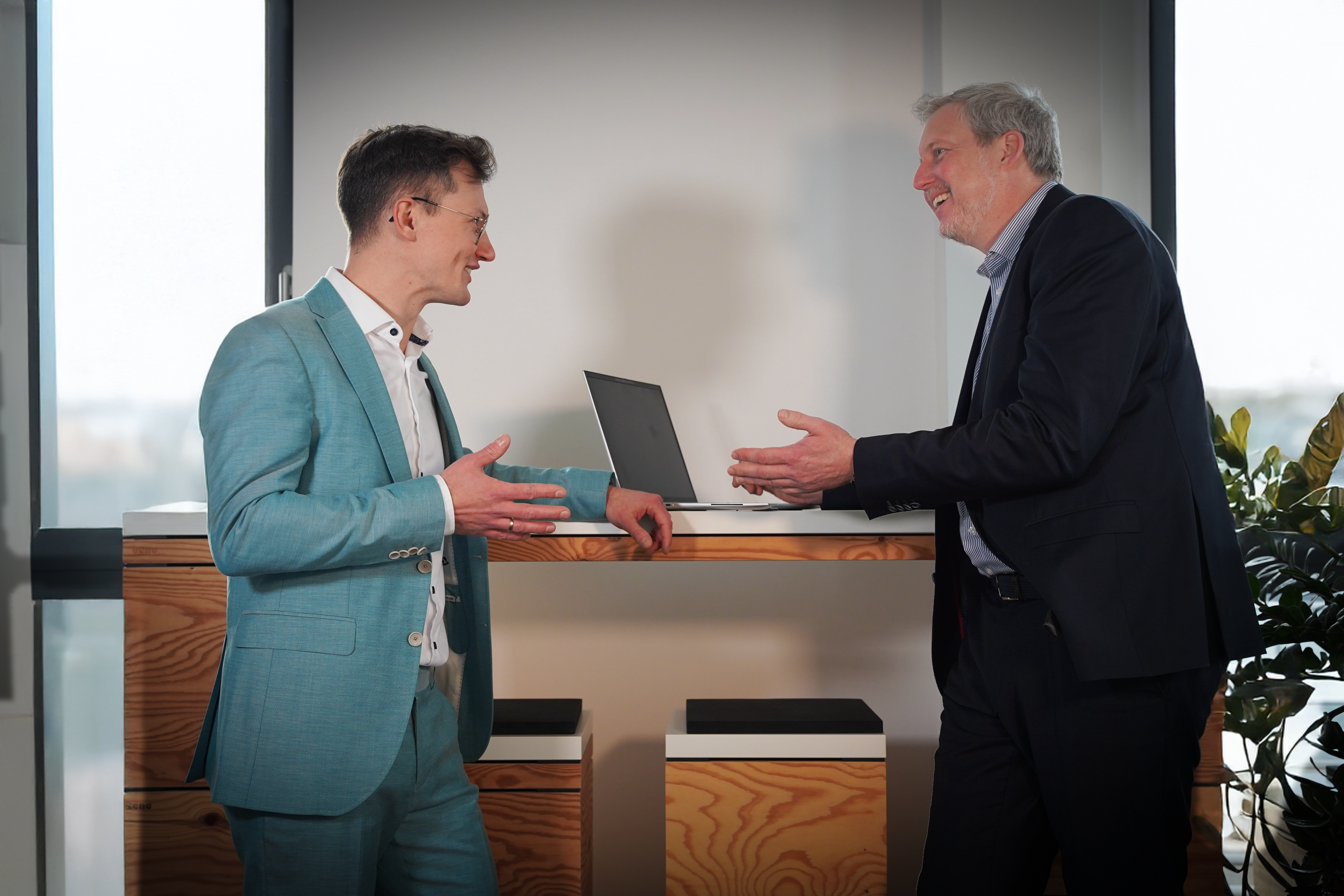 Vincent Jaenisch und Christoph Nelsen bereiten das Webinar vor